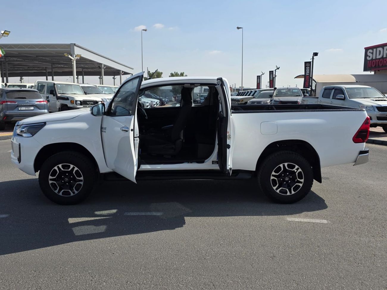 تويوتا هيلوكس diesel right hand drive 2.8 liter only