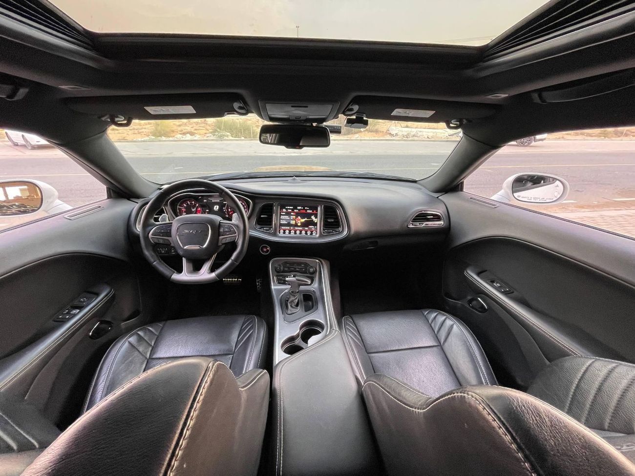 Dodge Challenger SRT Hellcat 6.2L (707 HP) SRT HELLCAT / 6.2L V8 / SUPERCHARGED / SUNROOF / LEATHER / SUPER CLEAN