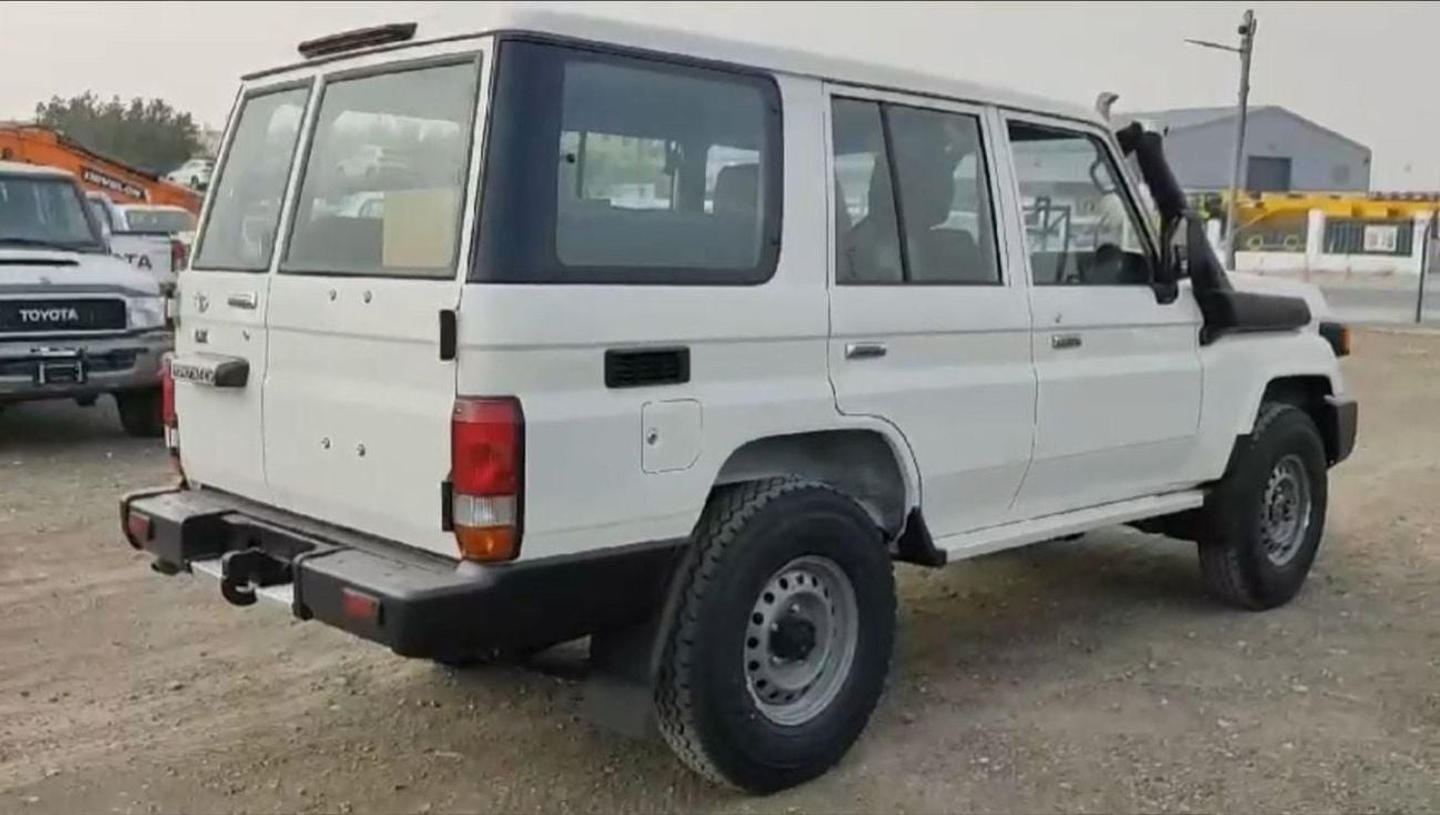 تويوتا لاند كروزر 70 LC76 4.2L MT DIESEL 5 DOORS