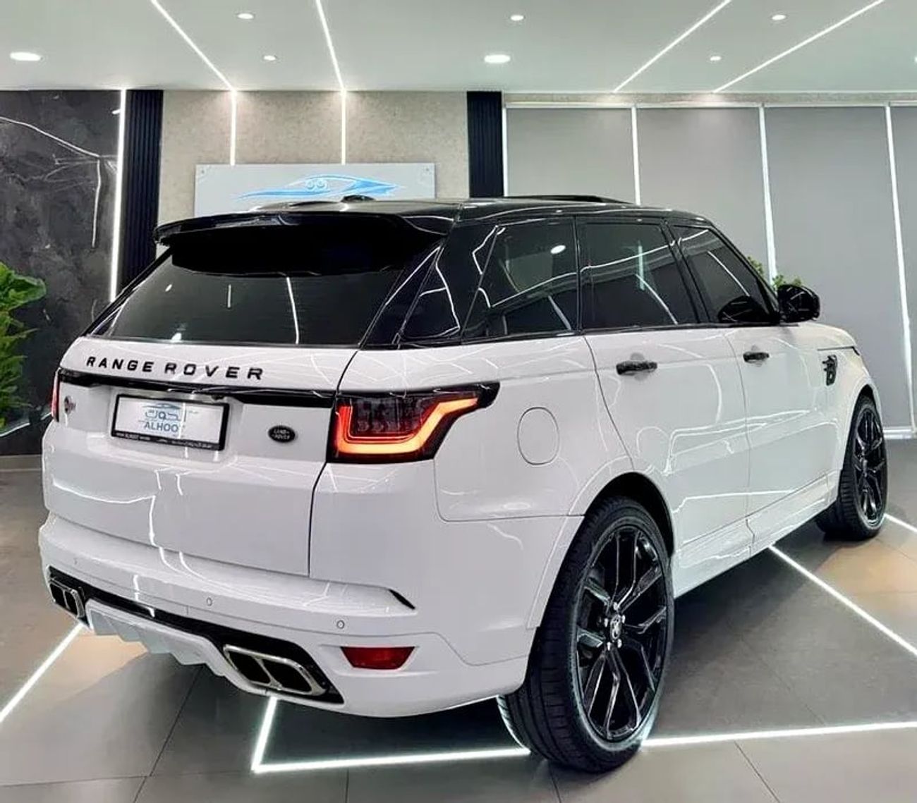 Land Rover Range Rover Sport SVR 5.0L (575 HP) AWD