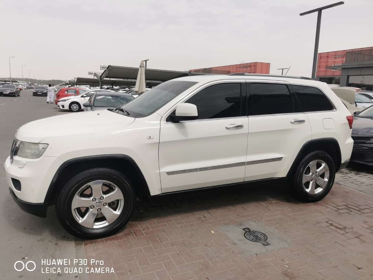 Jeep Cherokee sport 3.7L In excellent condition and requires no expenses