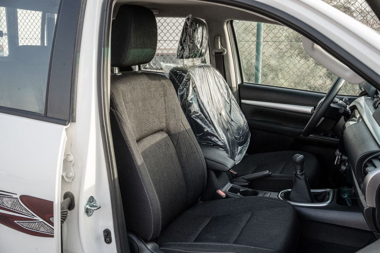 تويوتا هيلوكس 2025 Toyota Hilux SGLX 2.4L MT Diesel (White-Black)