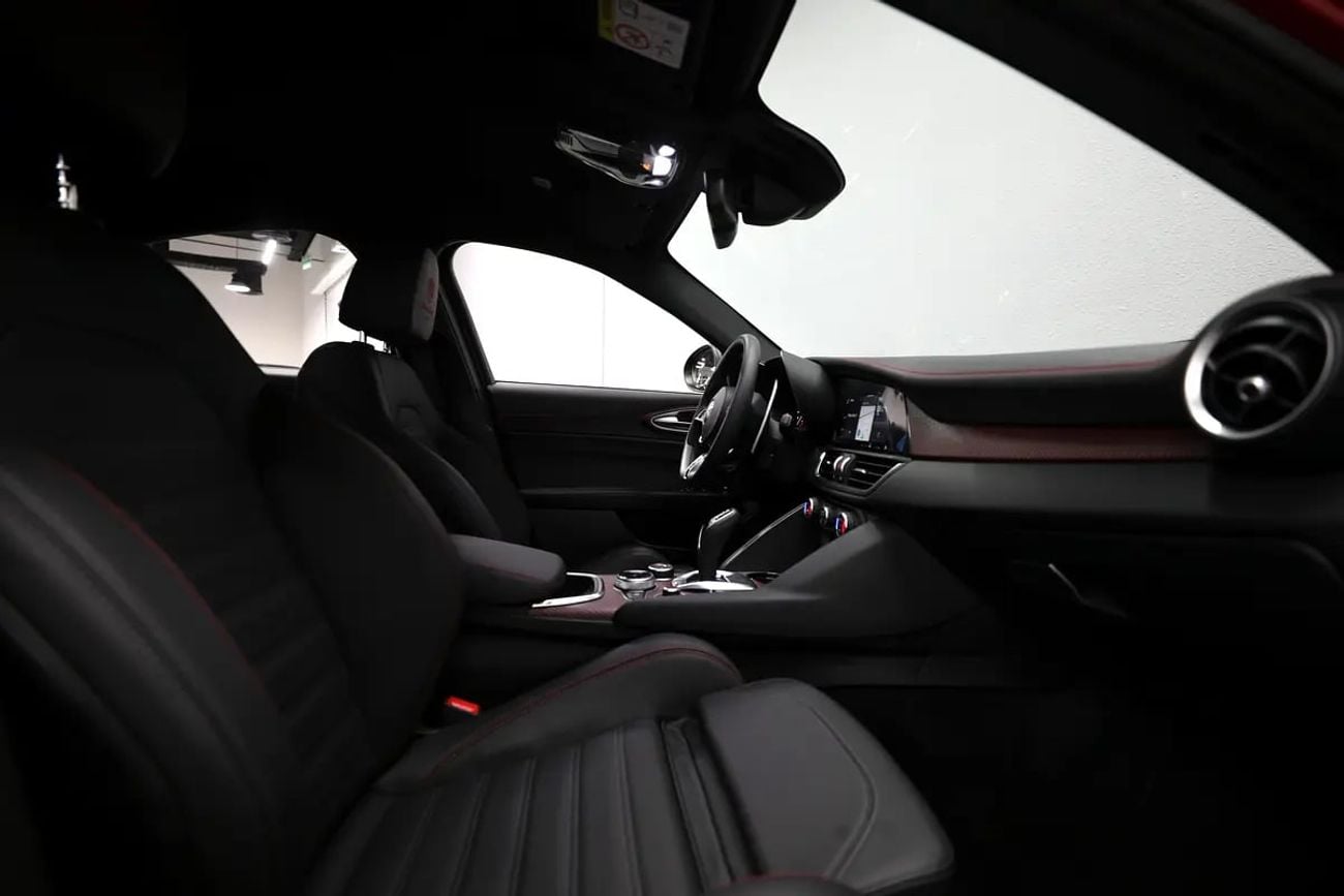 ألفا روميو جوليا Alfa Romeo Giulia Super 2025 | GCC Specs | Brand New
