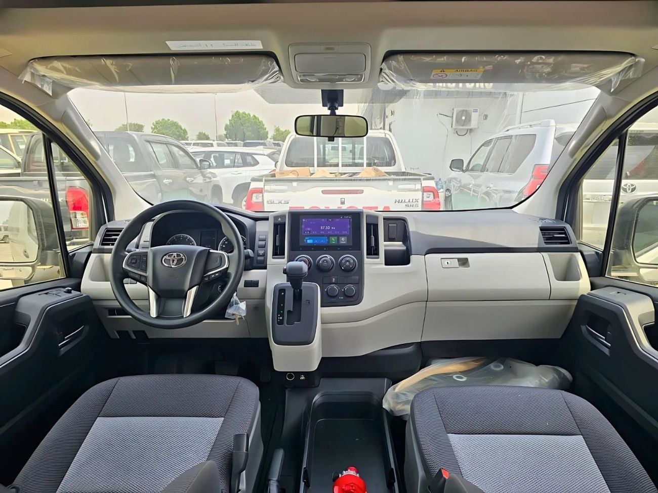 Toyota Hiace GL DX PASSENGER / 3.5L V6 A/T PETROL / DUAL HEATER / DVD CAMERA (CODE# HR3ADA)