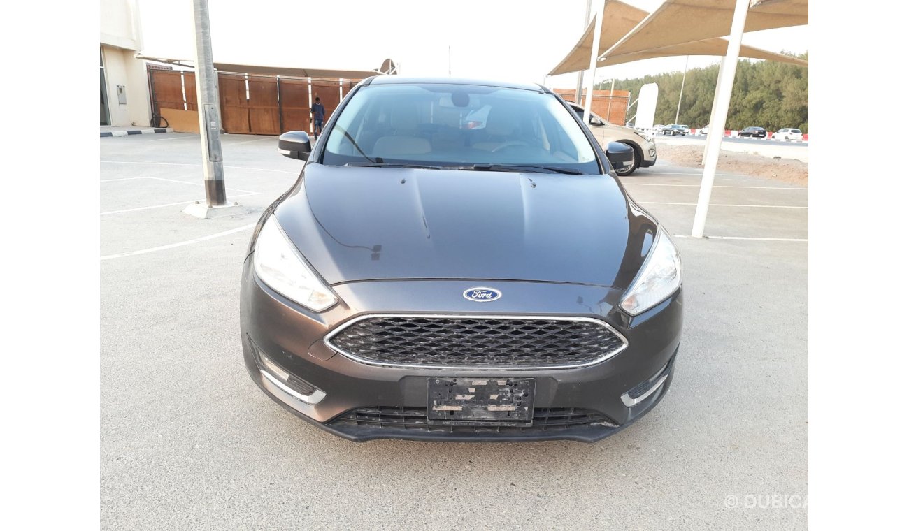 Ford Focus Ford Focus 2015 GCC sunroof very celen car