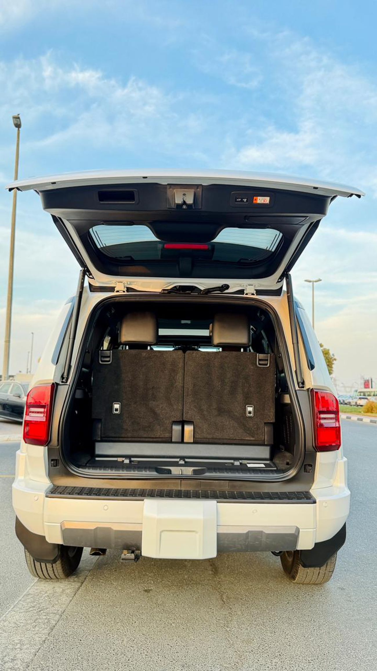 تويوتا برادو KAKADU | BRAND NEW CONDITION | 360 VIEW CAMERA | ELECTRIC HEATED & MEMORY SEATS | AT | PANORAMIC SUN