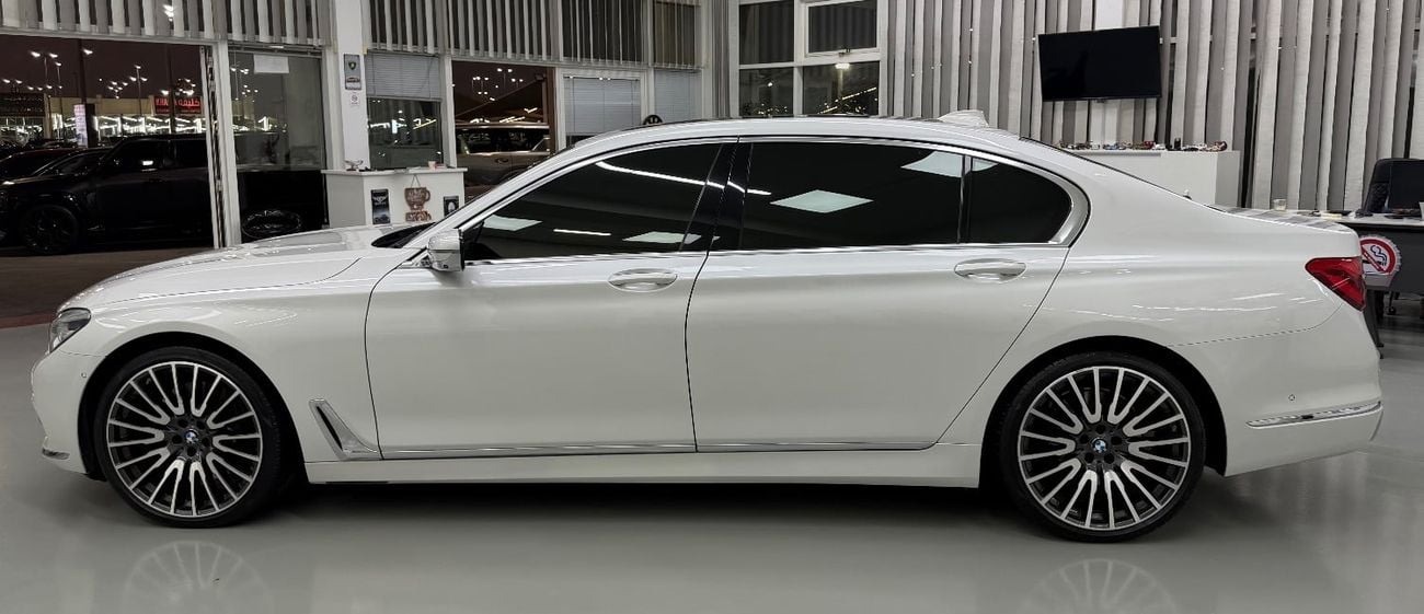 BMW 750Li xDrive 4.4L (530 HP)