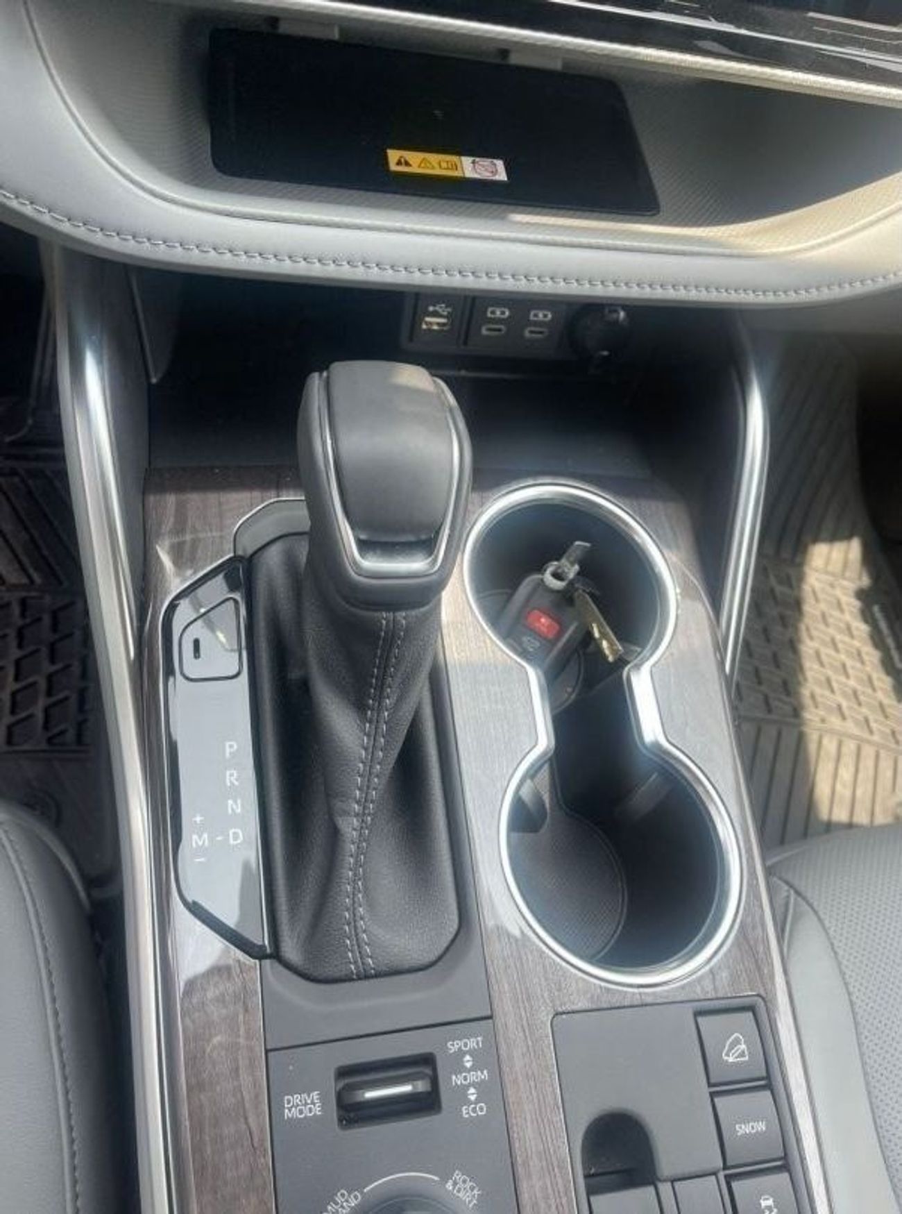 تويوتا هايلاندر 2024 TOYOTA HIGHLANDER PLATINUM 2.5L petrol AUTOAMTIC SUNROOF AWD ZERO KM