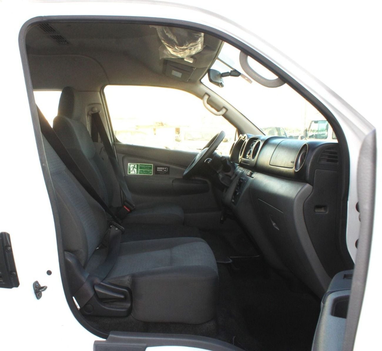 Nissan Urvan Microbus 2.5L M/T Petrol Nissan Urvan - 2022 - GCC - (Manual gearbox) - accident-free - 2.5L - 13 se