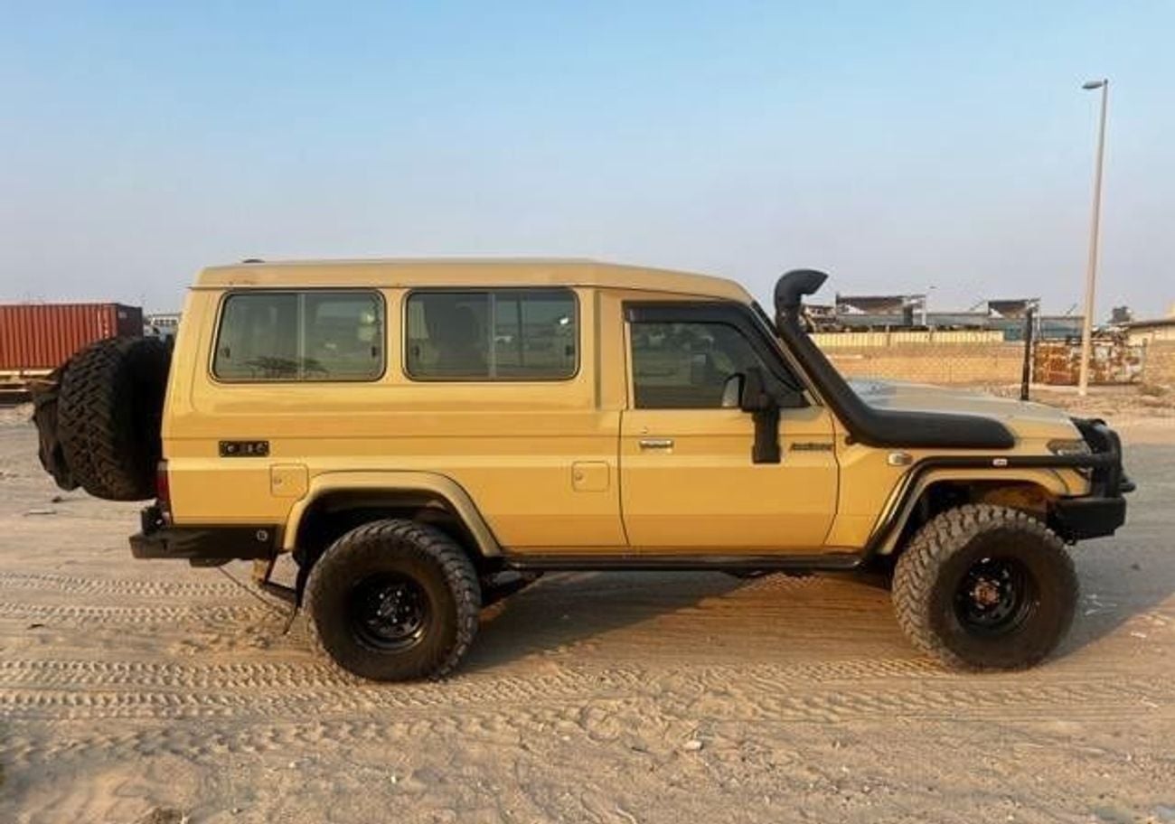 Toyota Land Cruiser 70 HARD TOP RIGHT HAND DRIVE DIESEL 4.5 LITER MANUAL GEAR