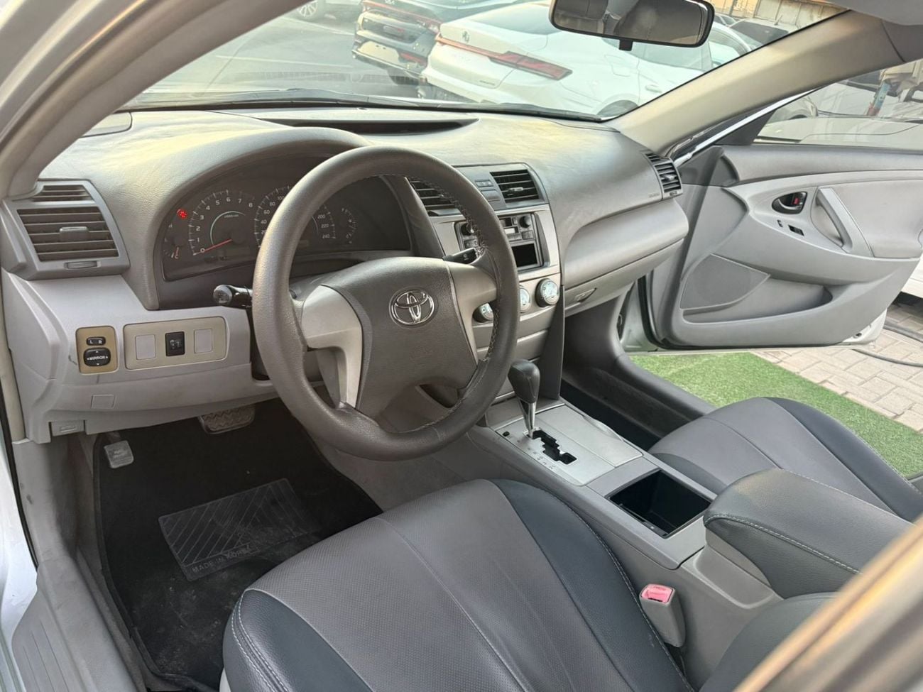 Toyota Camry 4-cylinder, first owner, two original keys