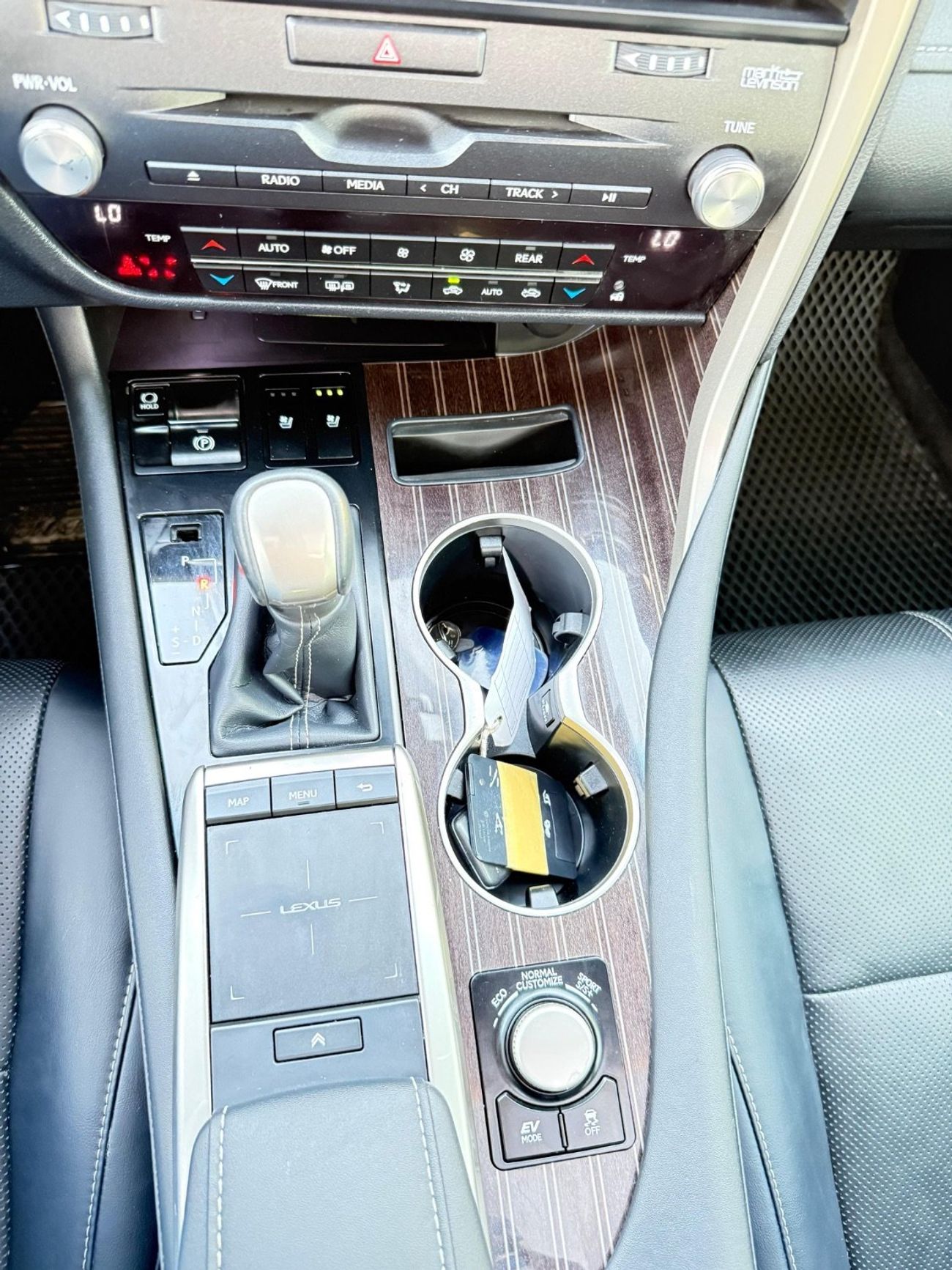 لكزس RX450h L Platinum 3.5L (7 Seater)