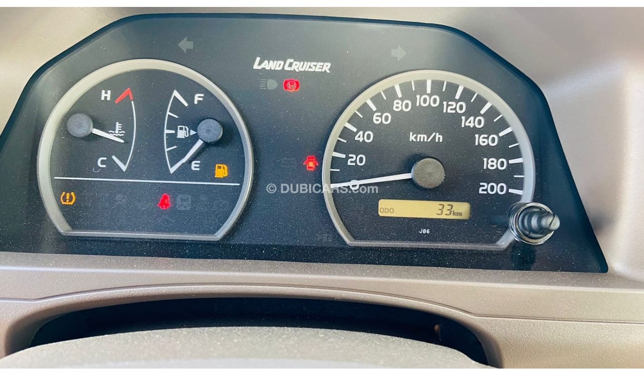 Toyota Land Cruiser 2023 Toyota Land Cruiser 71 4.0L V6 with Difflock