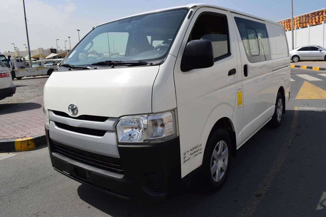تويوتا هاياس Toyota Hiace 6 seater Van, model:2018.