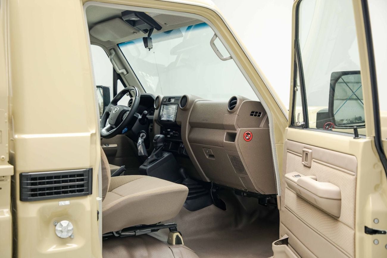 تويوتا لاند كروزر بيك آب LC79 4.0L - Beige Inside Beige | Export Only