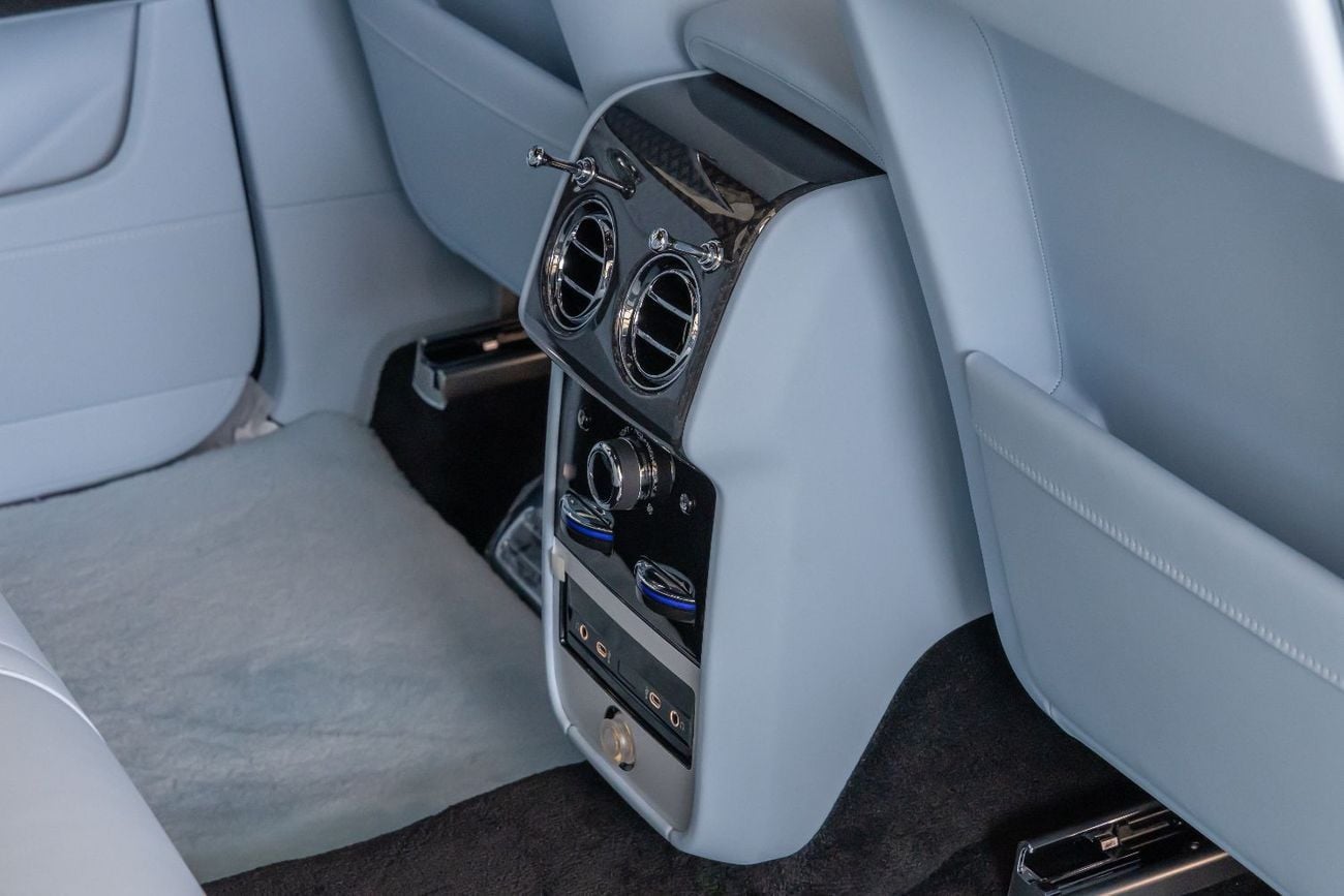 رولز رويس كولينان ROLLS-ROYCE CULLINAN | BLACK BADGE | FULL OPTIONS | BESPOKE SOUND SYSTEM | GCC SPECS | DEALER WARRAN