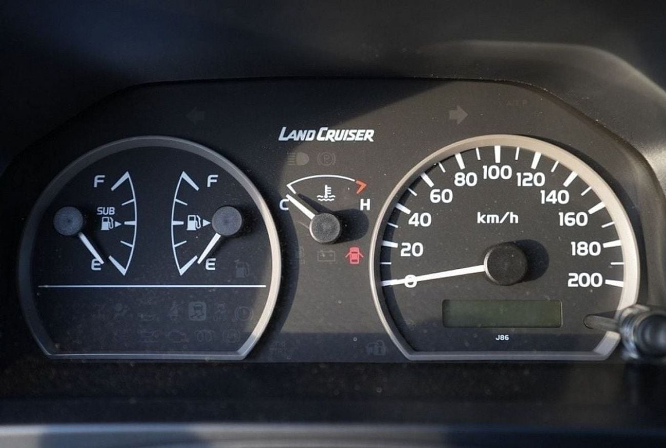 Toyota Land Cruiser 70 LC 78 HARDTOP 4.0L MT TOYOTA LAND CRUISER HARDTOP LC78 4.2L DIESEL V6 2026