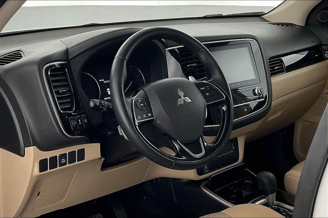 ميتسوبيشي آوتلاندر 2.5 GLX AUTO 4WD 7SEAT ML FABRIC SEATS | شامل الضمان | 0 ﺪﻔﻋﺓ ﺃﻮﻟﻯ
