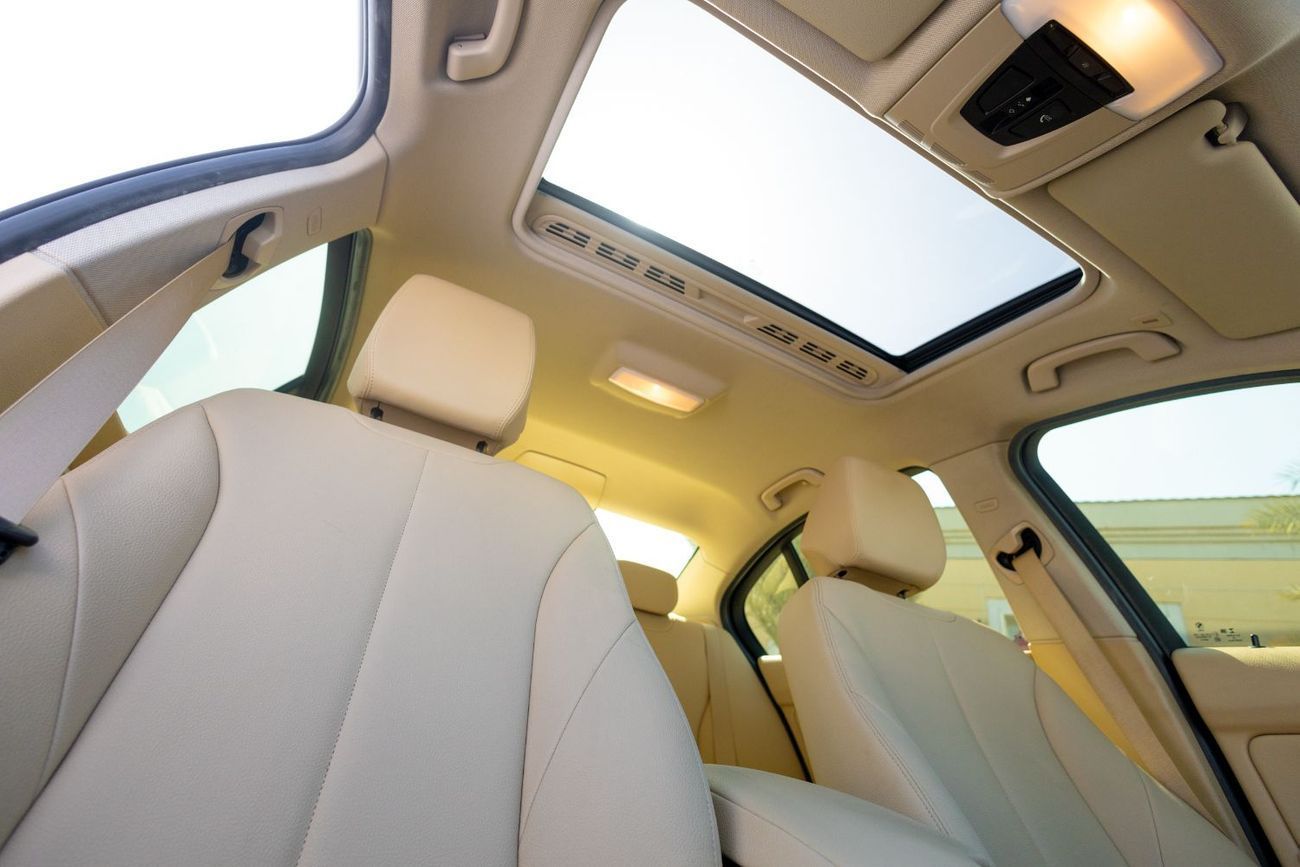 BMW 318i BMW 318i Executive 2018 GCC under Warranty with Flexible Down-Payment.