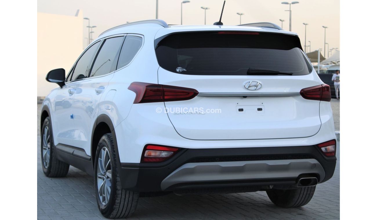 Hyundai Santa Fe GL Hyundai Santa Fe 2019 full option GCC, in excellent condition, without accidents