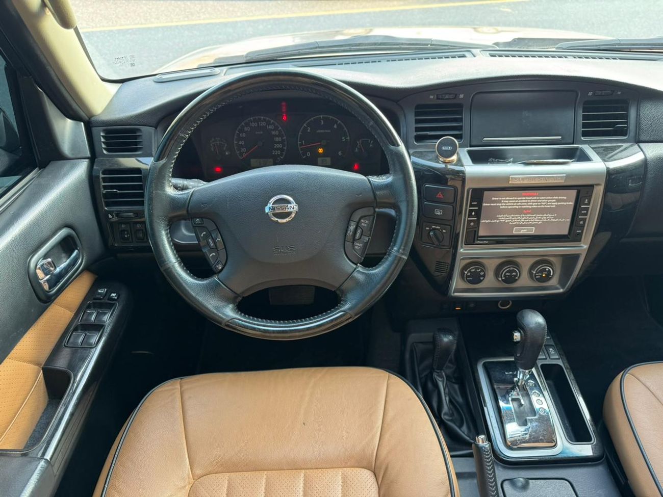 نيسان باترول سوبر سفاري سوبر سفاري / محرك VTC 4.8 لتر V6 / كامل المواصفات / فتحة سقف / قفل تفاضلي / مقاعد جلدية / بحالة ممتا