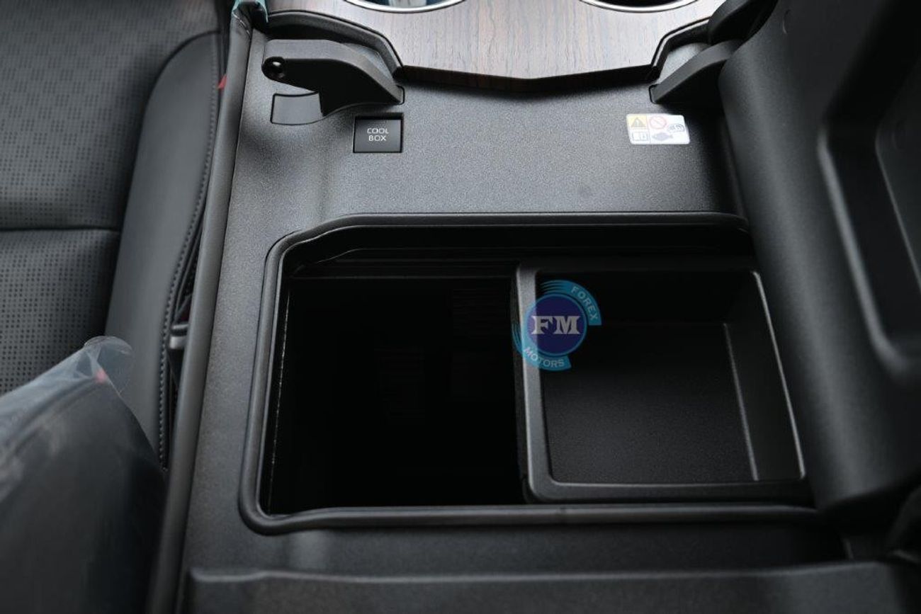 تويوتا لاند كروزر 300 VXR 4.0L Petrol 4WD Automatic