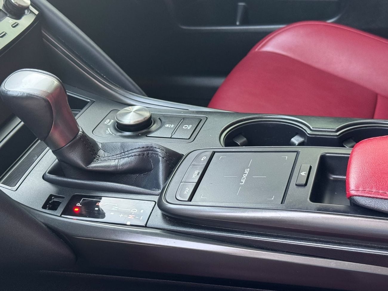 Lexus IS300 PREMIER لكزس is300  خليجي ‎موديل 2023  اربعة سلندر توربو اقتصادية جدا فالبترول  ماشي 56400 كم  مواصفات:  ( ش