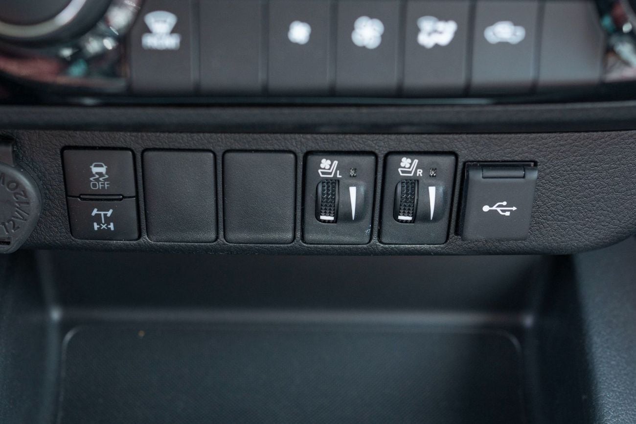 تويوتا هيلوكس 2026 Toyota Hilux DC 2.7L petrol AT