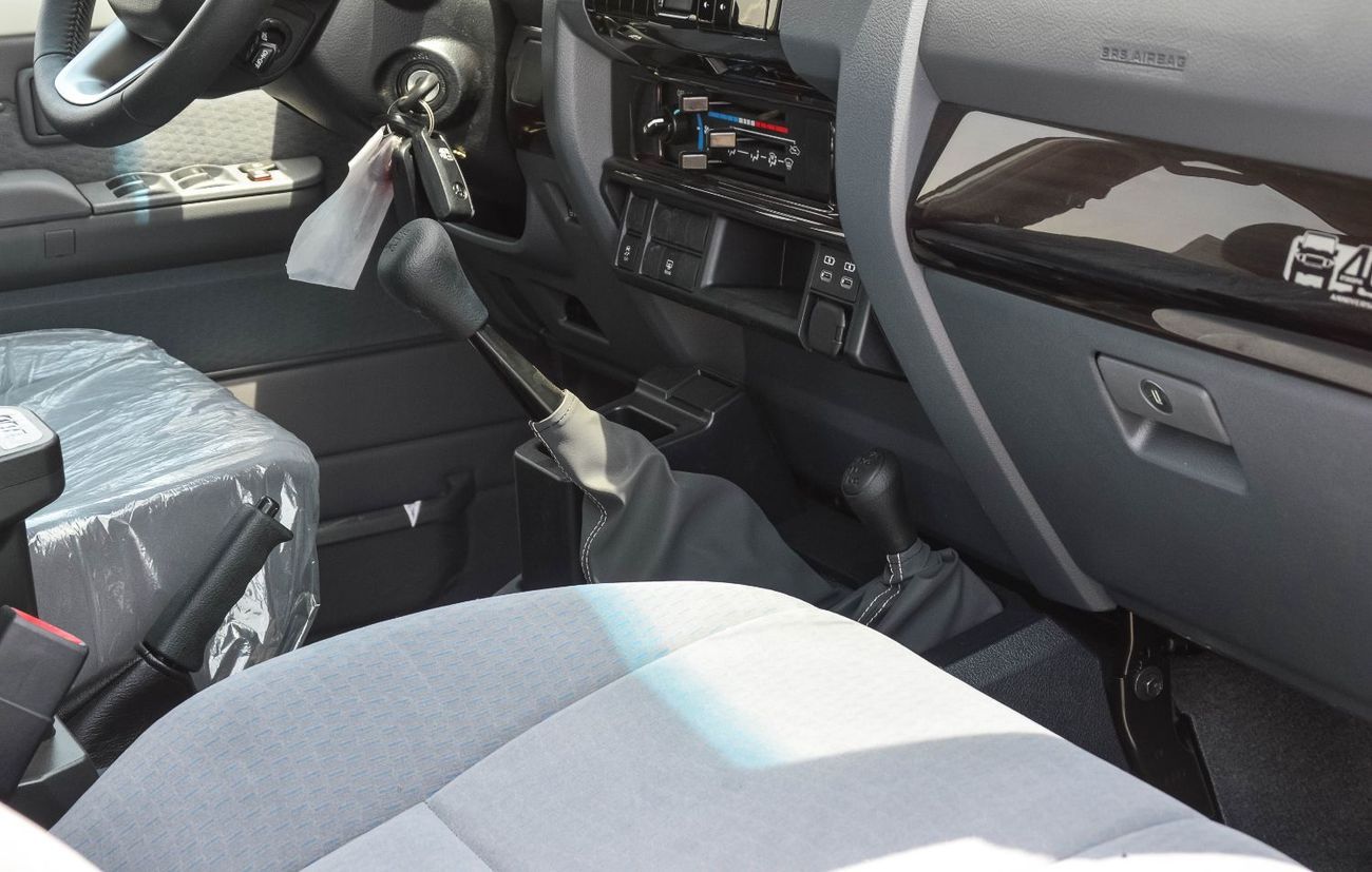 Toyota Land Cruiser 70 TOYOTA LAND CRUISER 76 4.0L 4WD MT 5DOOR SUV 2025