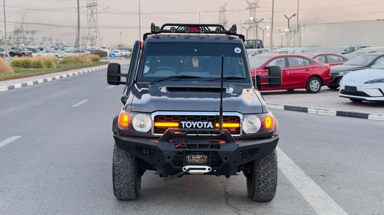 تويوتا لاند كروزر بيك آب -