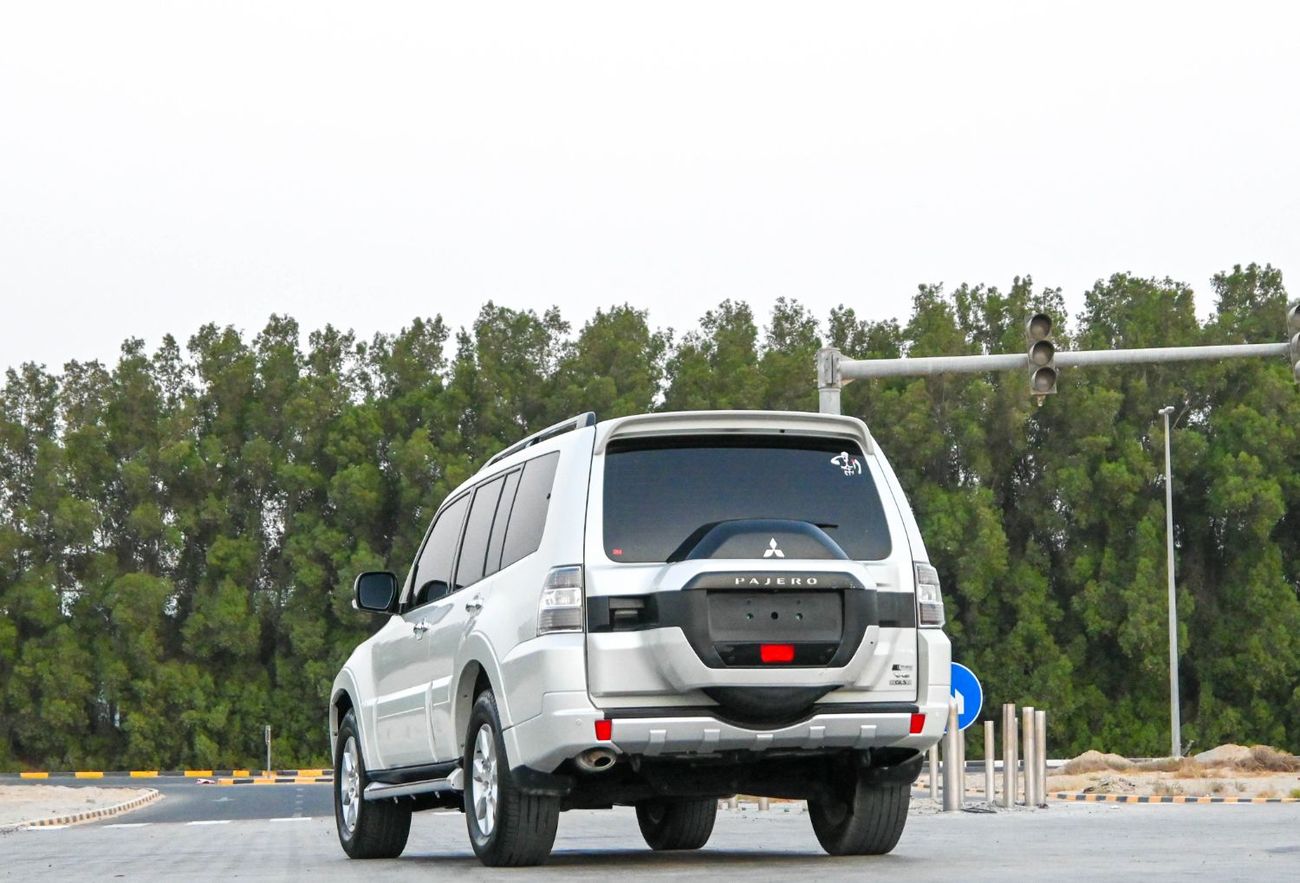 Mitsubishi Pajero MITSUBISHI PAJERO 2016 GLS Mid 3.0L (177 HP)GCC IN EXCELLENT CONDITION