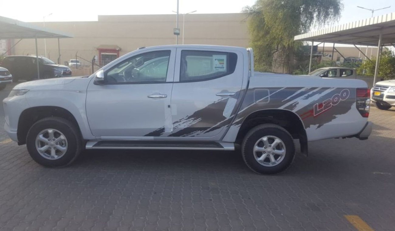 Mitsubishi L200 NEW SHAPE 2.4L DIESEL DOUBLE CABIN PICKUP 4X4 CHROME PACKAGE MT 2020 MODEL