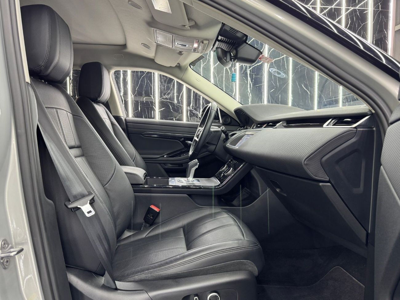 لاند روفر رانج روفر إيفوك P200 S 2.0L 2021 Range Rover Evoque P200 S, 2026 Range Rover Warranty + Service Pack, Low Kms, GCC