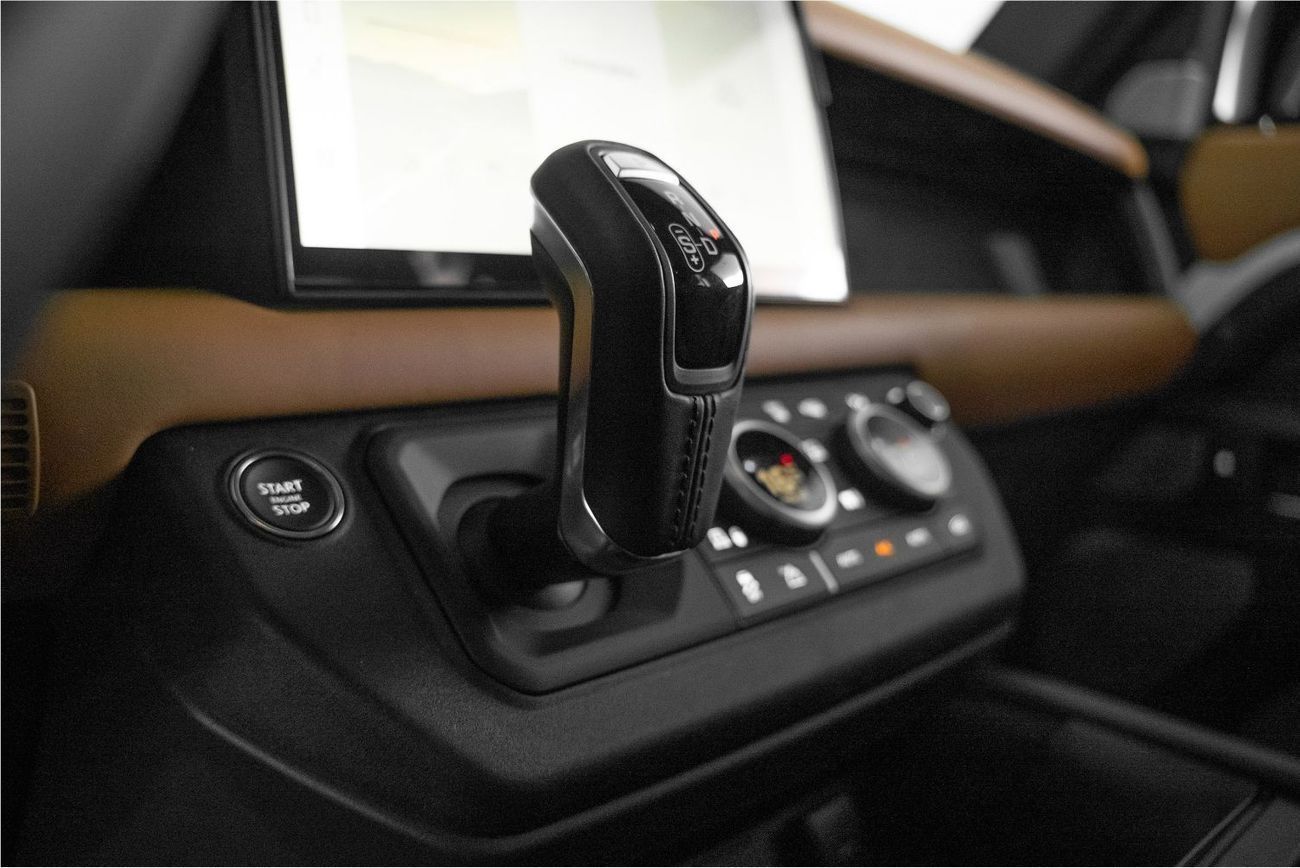 Land Rover Defender 130 SE P400 X Dynamic (7 Seater)