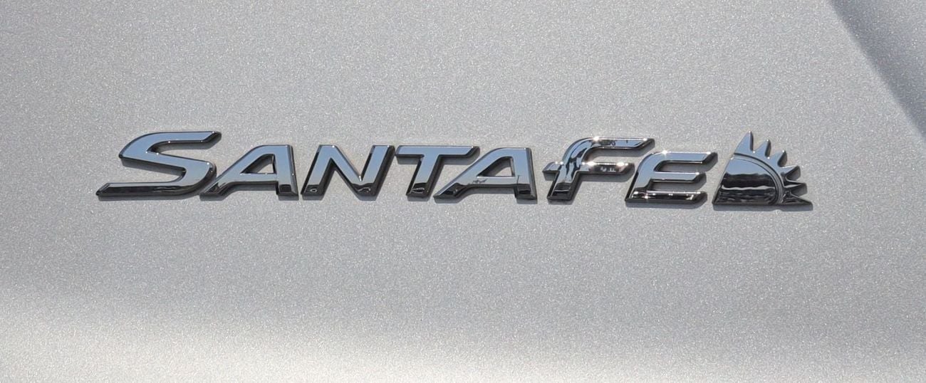 Hyundai Santa Fe GL 2.4L AWD Hyundai Santa Fe 2016, GCC car, in excellent condition, 7 seats, 2.4L, panoramic roof