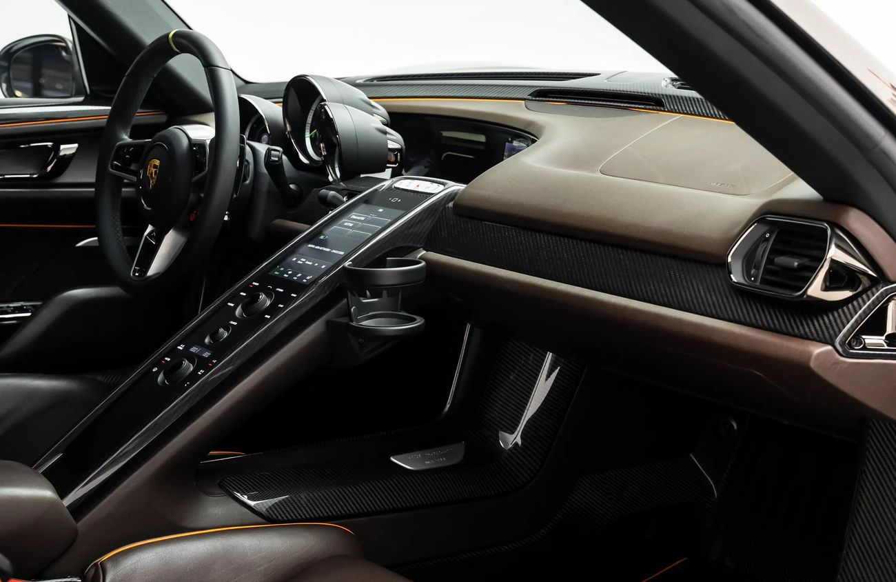 بورش 918 سبايدر 4.6L V8 N/A Engine + eMotor