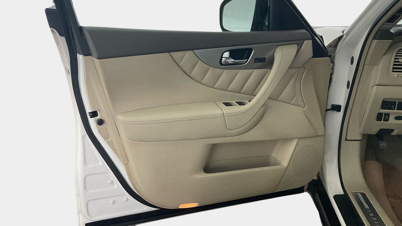 Infiniti QX70 Luxury / Luxe Sensory | upto AED 20,000 Ramadan Discount | Guaranteed Warranty | 0 Down Payment