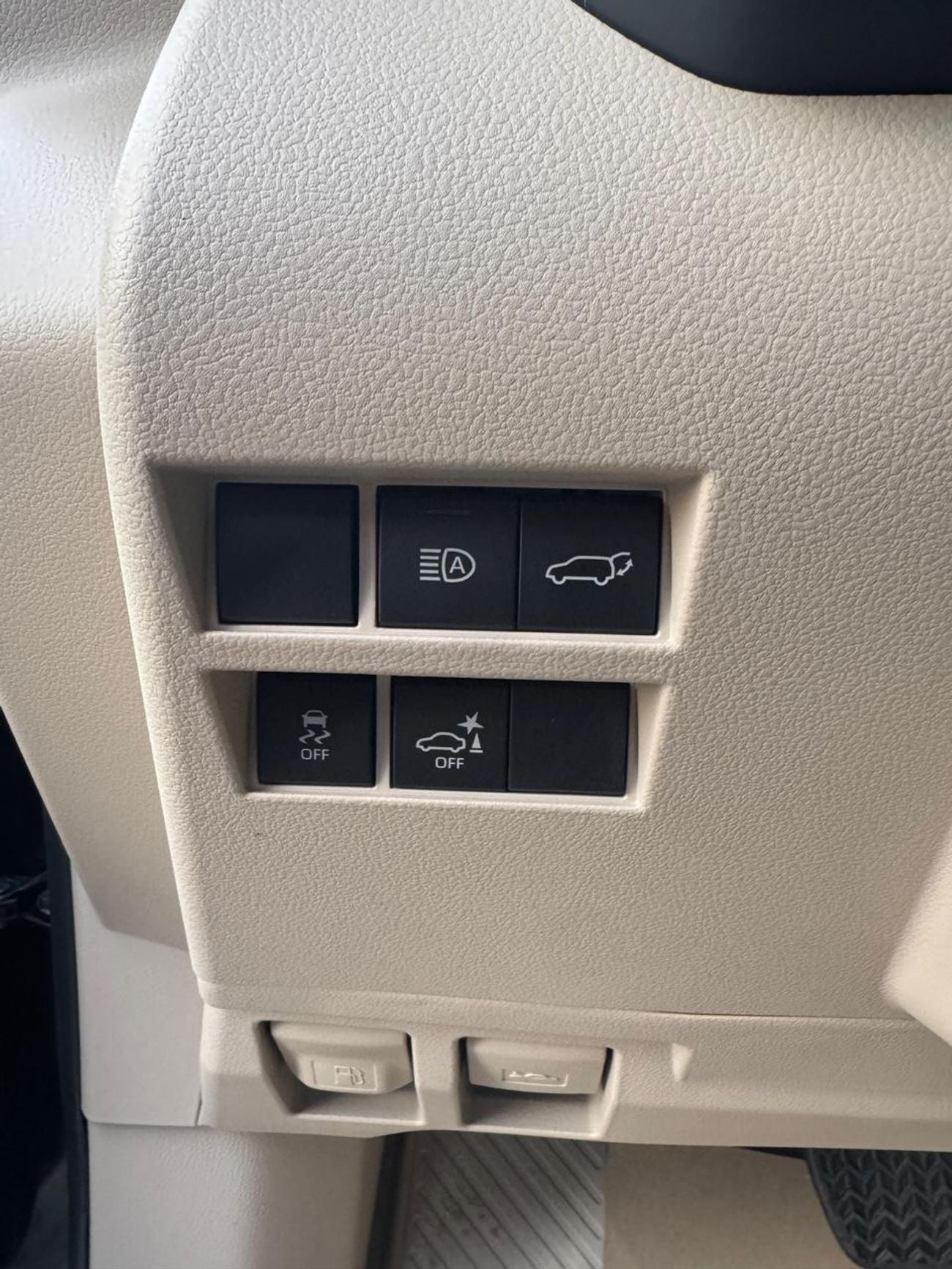 Toyota Land Cruiser TOYOTA LAND CRUISER VXR 4.0 2026 full  GCC Al Futtaim option  Black inside beige