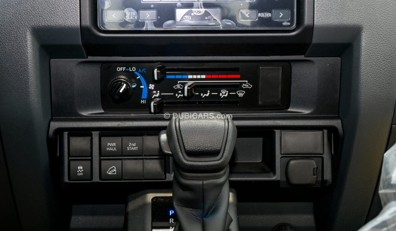 Toyota Land Cruiser Pick Up Pick UpLC 79 DC 4.0L YM 2024