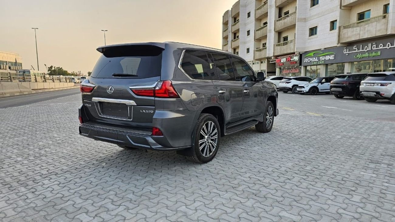 لكزس LX 570 Petrol 5.7 Liter Right Hand Drive Automatic Gear T.V With 4 Cameras