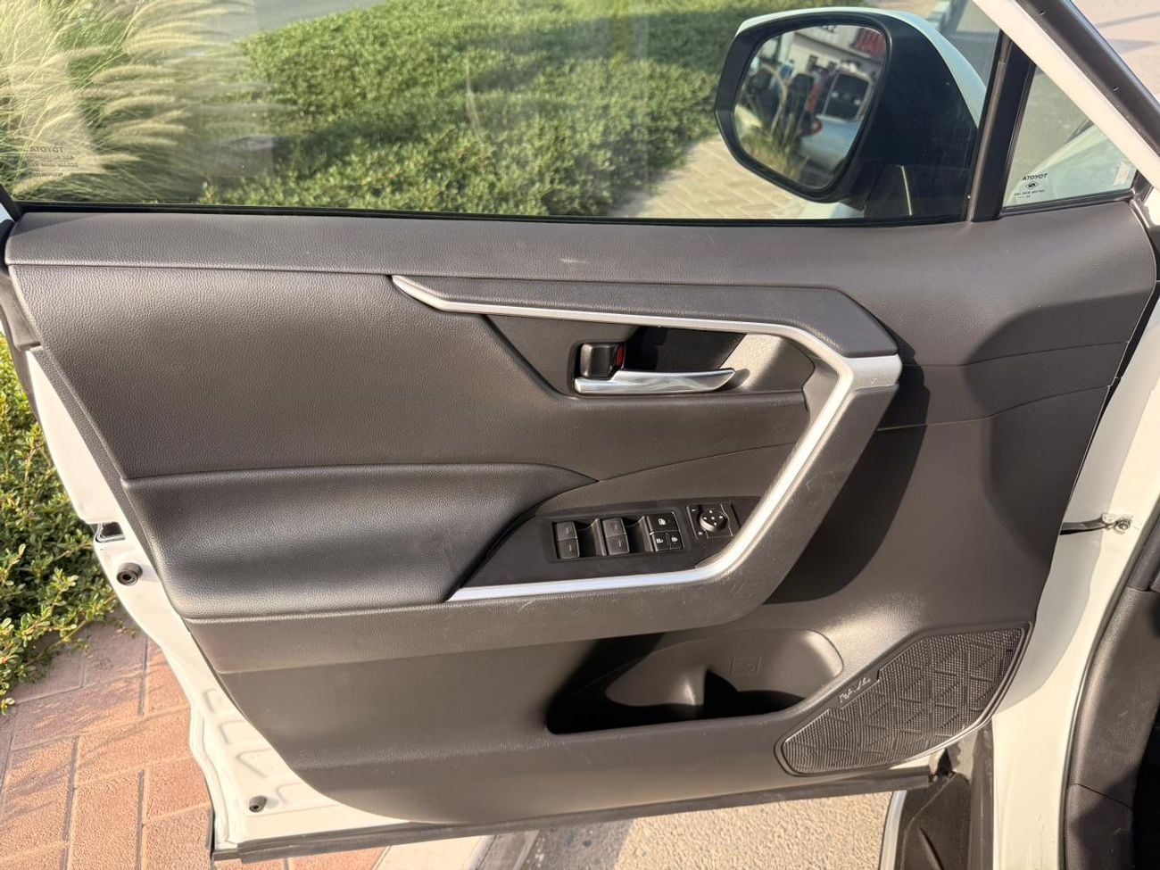 تويوتا راف ٤ XLE 2.5L full option