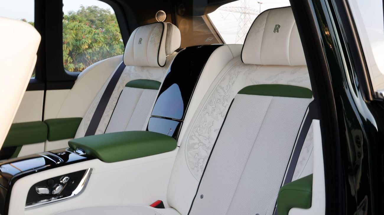 Rolls Royce Cullinan STANDARD Rolls Royce Cullinan - Silver Badge - 2026