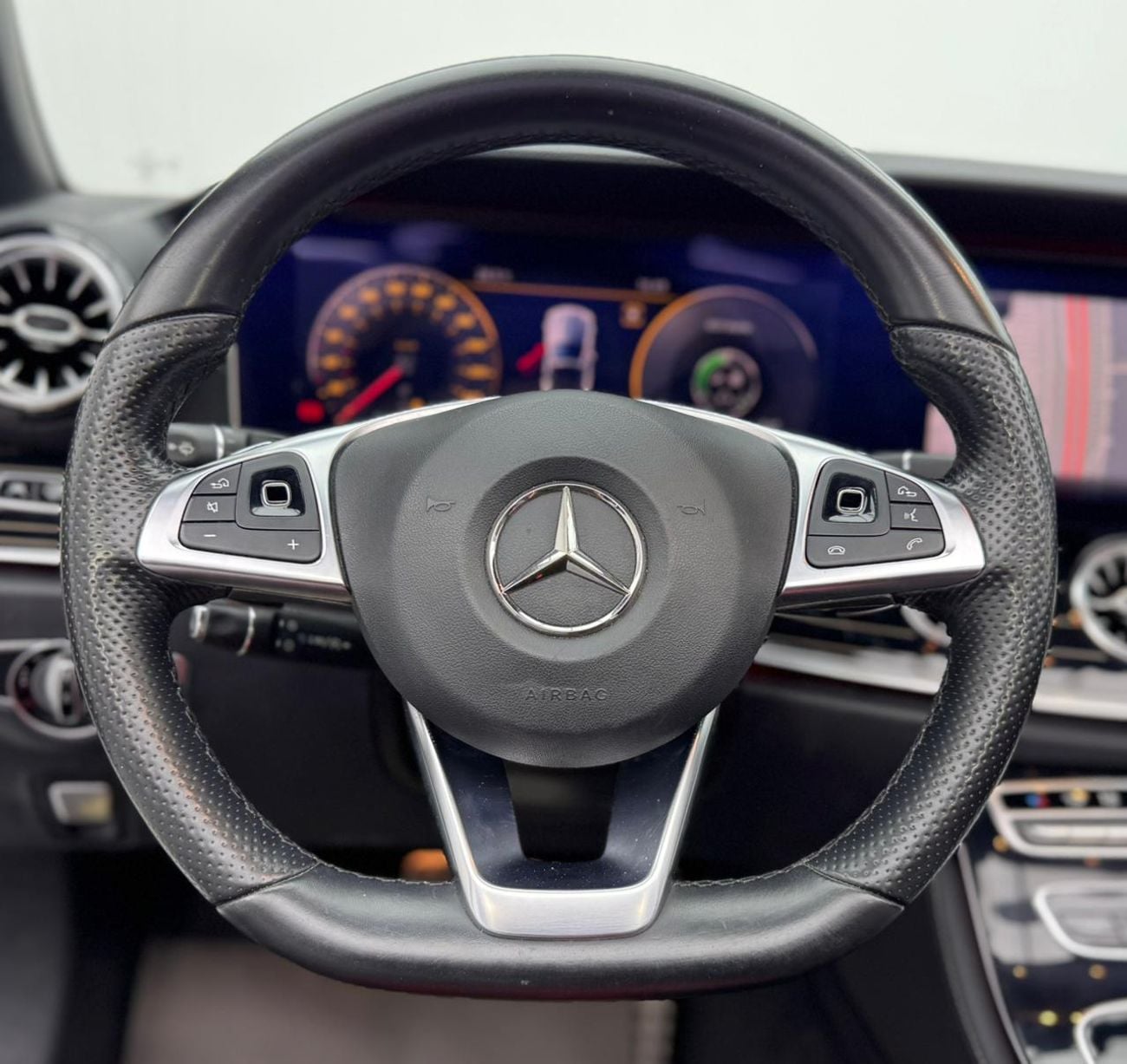 مرسيدس بنز E 200 كوبيه 2018 Mercedes Benz E200 Cabriolet, Full Service History, Fully Loaded, Excellent Condition, GCC