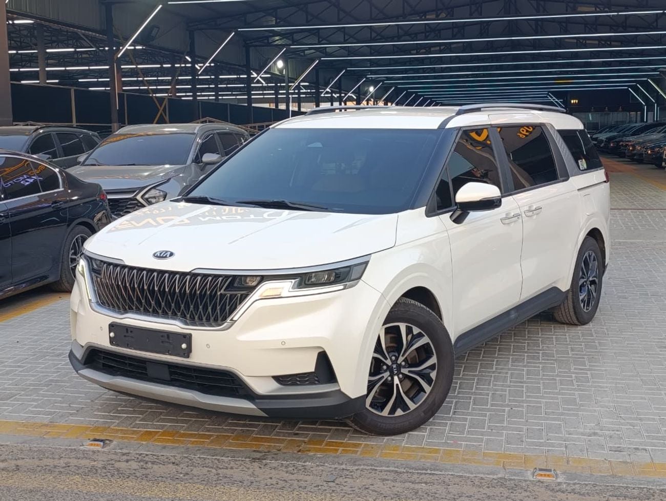 Kia Carnival STD (NON GCC)