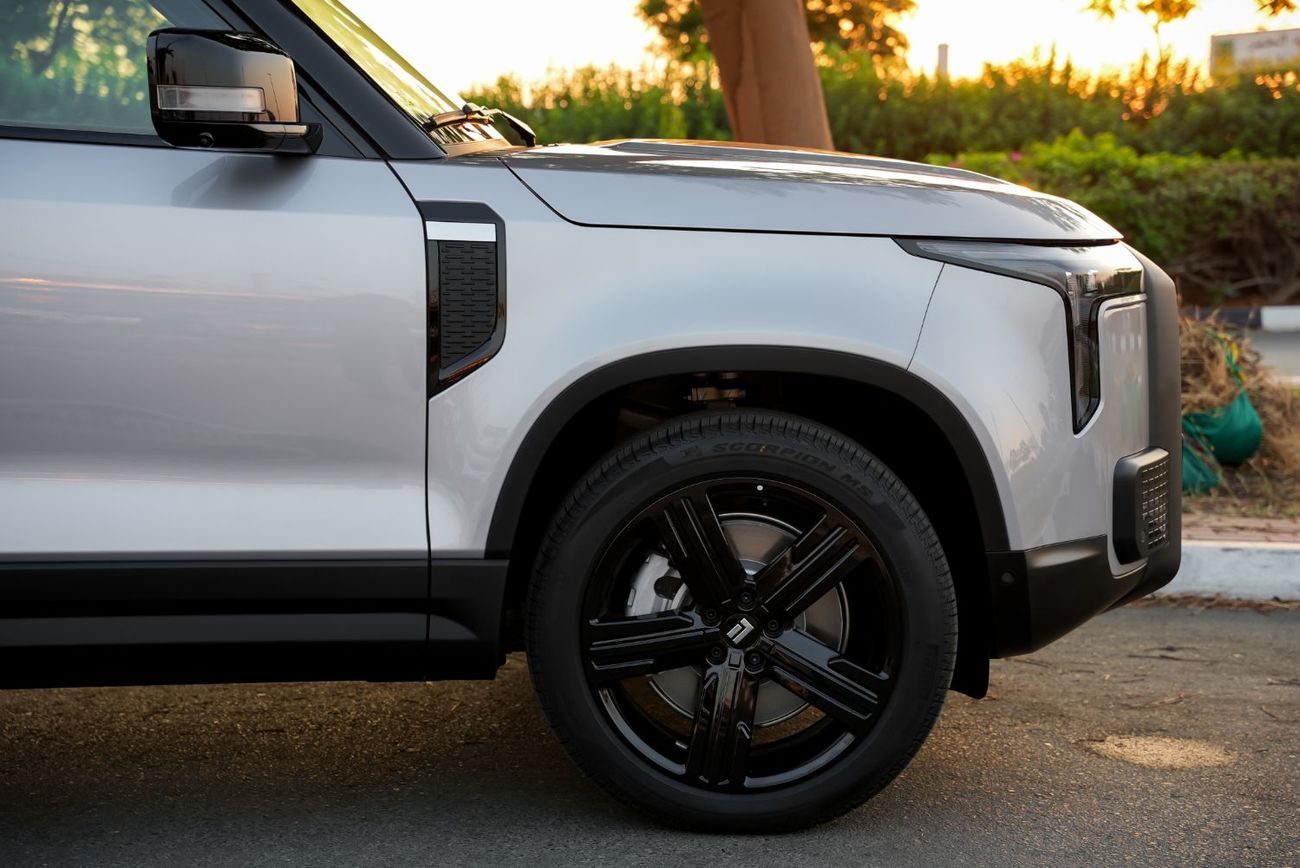 روكس 01 2025 ROX 01 VIP Hybrid 6-Seaters GCC with 2 keys AWD 0Km