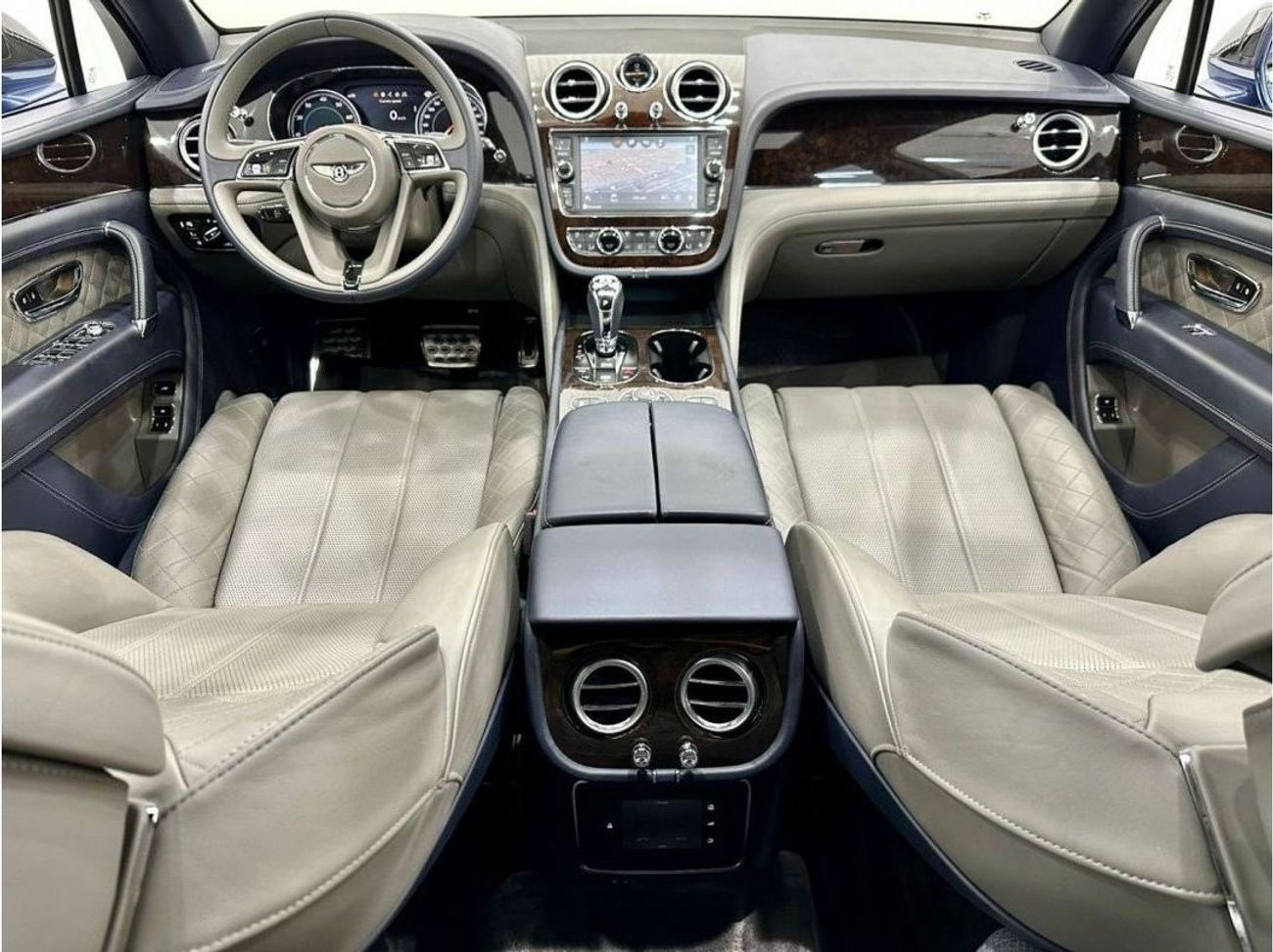 Bentley Bentayga 2017 Bentley Bentayga W12, Carbon Pack, Service History, Warranty, GCC