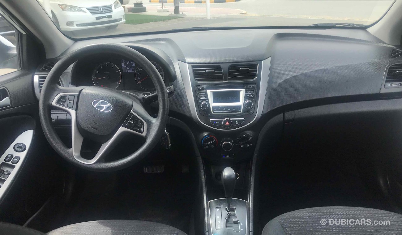 Hyundai Accent سياره نظيفه جدا بدون حوادث بحاله ممتاذه