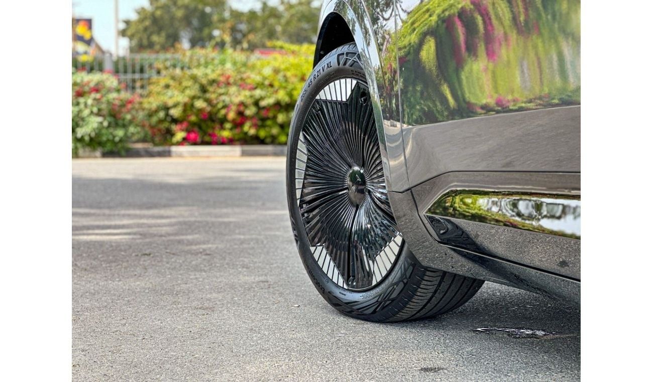 Avatr 11 2023 USED AVATR 11 AWD (12,000 )/ 90 kW.h / 599 HP / RANGE (580 KM) / WARRANTY & SERVICE