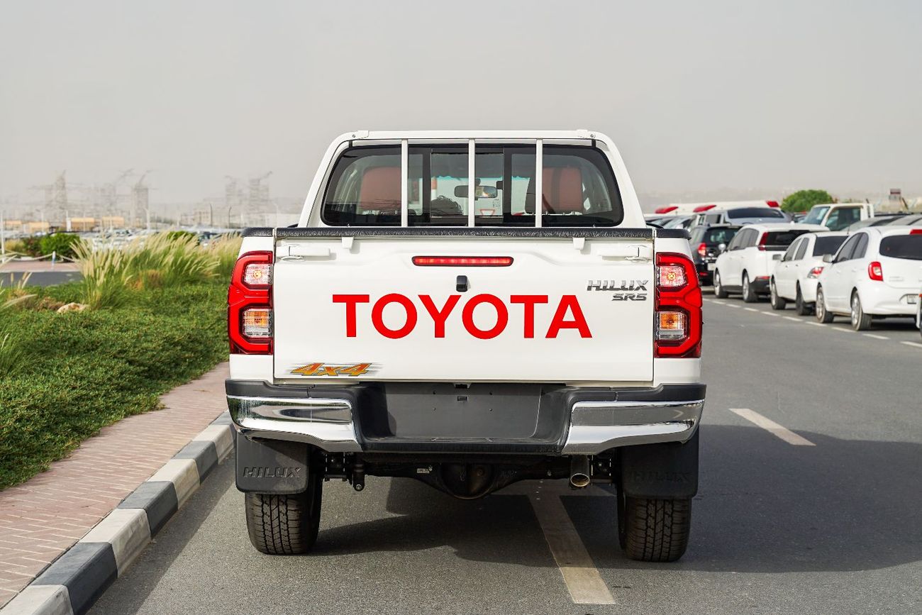 تويوتا هيلوكس 2.7L SR5 - Manual Transmission - GCC Specs - Rear Camera - Bed Liner