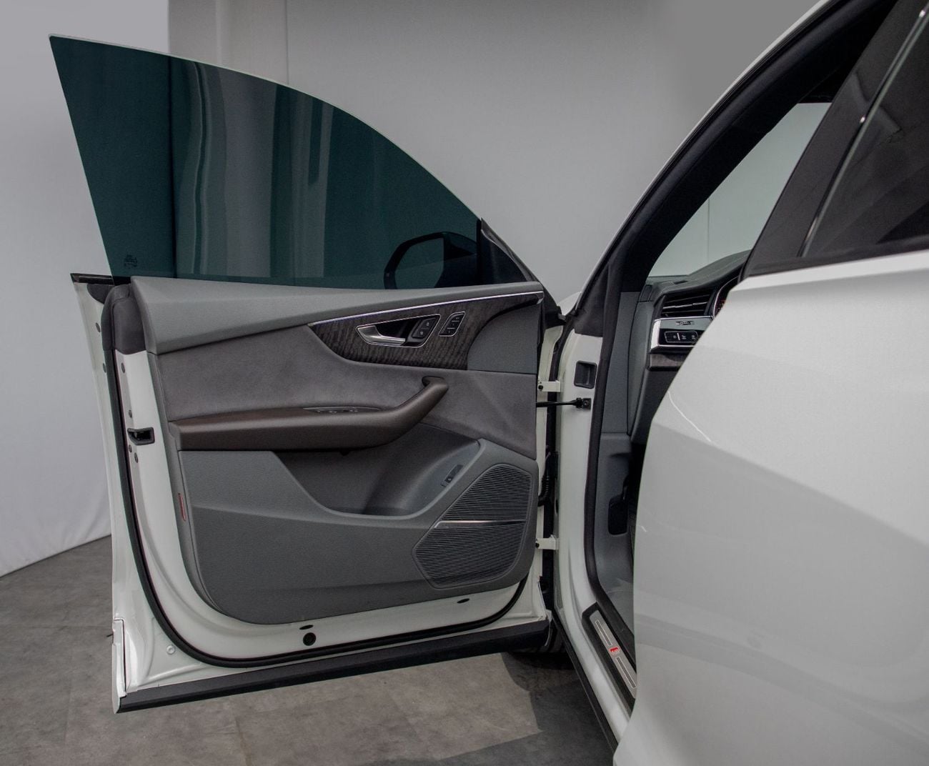 Audi Q8 55 TFSI S-LINE